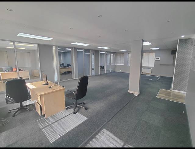 222M² OFFICE TO LET IN VORNA VALLEY